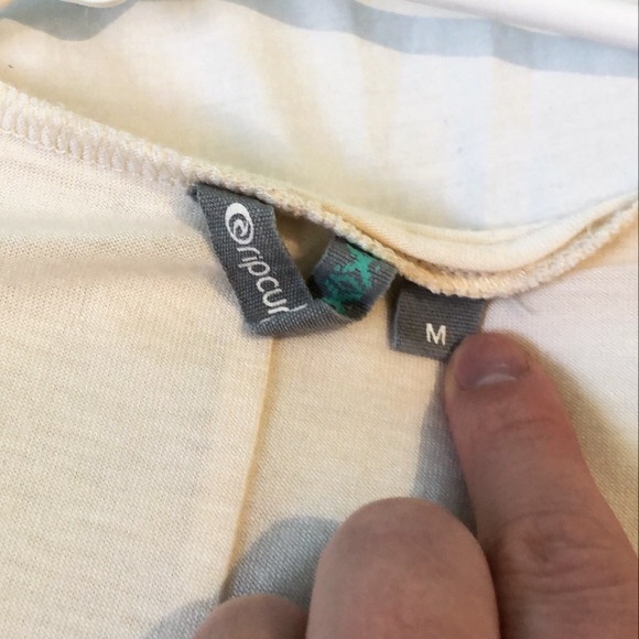 Ripcurl like new✨ beachy tshirt - Picture 3 of 6